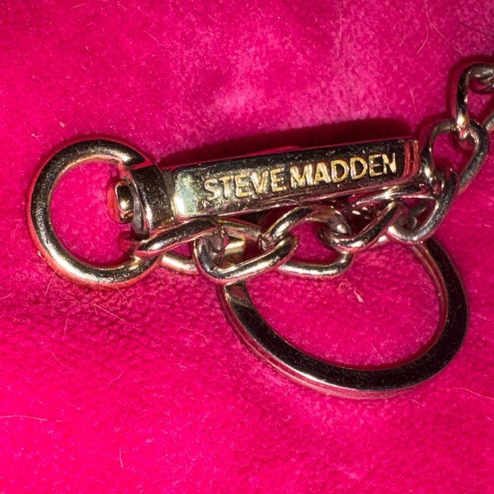 Steve Madden Bright Pink Leather Card Case with Gold Keychain - Picture 2 of 5